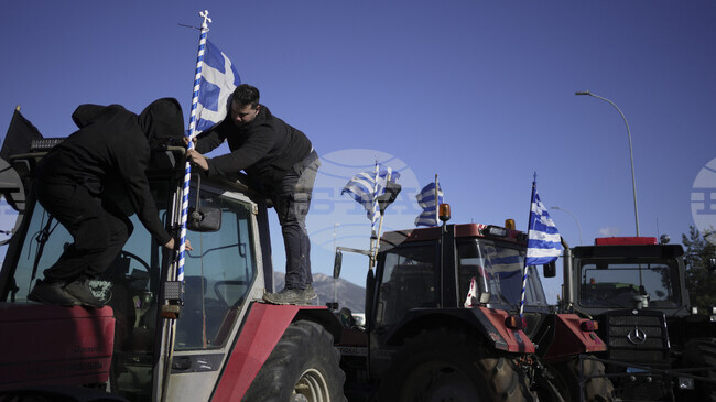 Протестиращите гръцки фермери разхлабват блокадите до срещата с премиера в понеделник