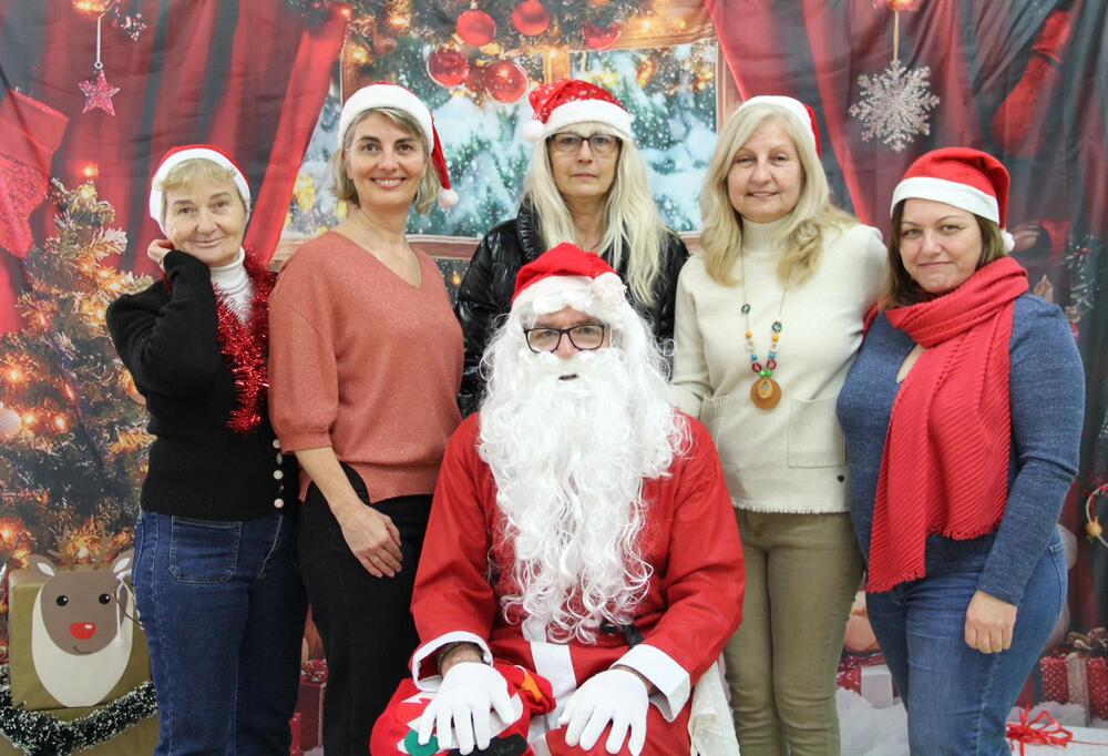 Екипът на Българското неделно училище „Знам и мога” в испанския град Чиривея: Декември беше месец на творчество, традиции и детски усмивки