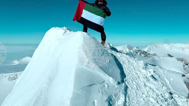УАМ: Тийнейджърка от ОАЕ изкачи най-високия връх в Антарктида 