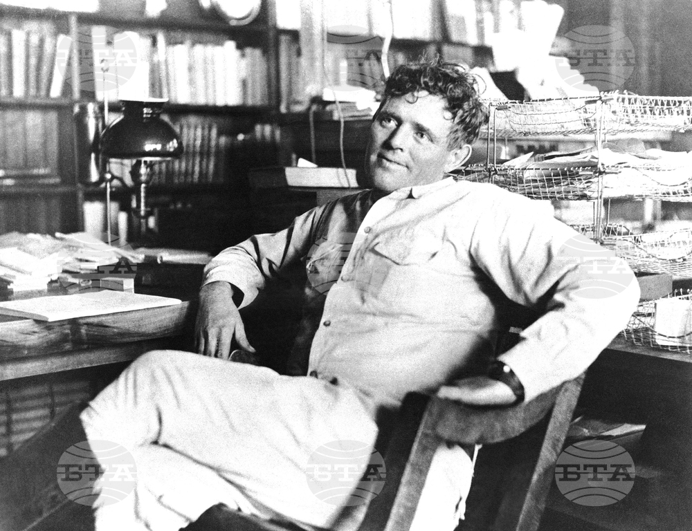 На 11 януари 1956 г. в София е проведена литературна вечер, посветена на 80-годишнината от рождението на американския писател Джек Лондон