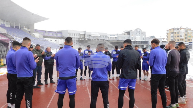 Етър започна подготовка с минута мълчание в памет на Димитър Пенев 