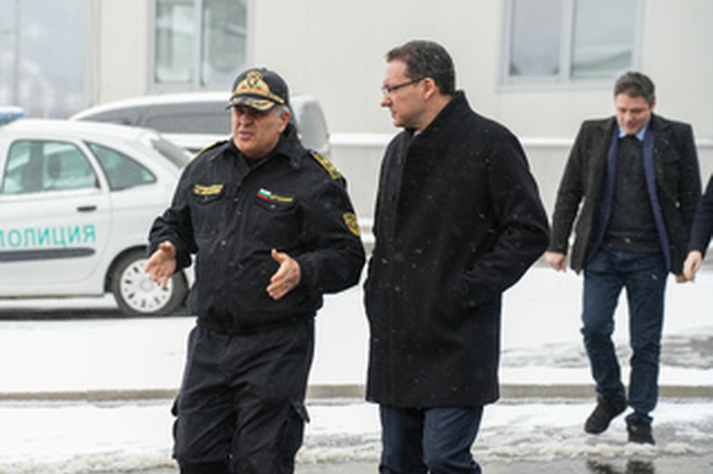 Министър Даниел Митов и главен комисар Антон Златанов извършиха проверка на ГКПП „Калотина“