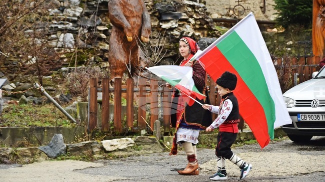 Бабинден беше отбелязан в санданското село Пирин