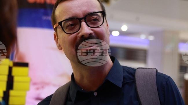 Васил Попов представя романа си „Аждер" във Враца 
