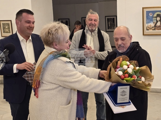 Със самостоятелната изложба графикът Божидар Мечев отбеляза своята 80-годишнина 