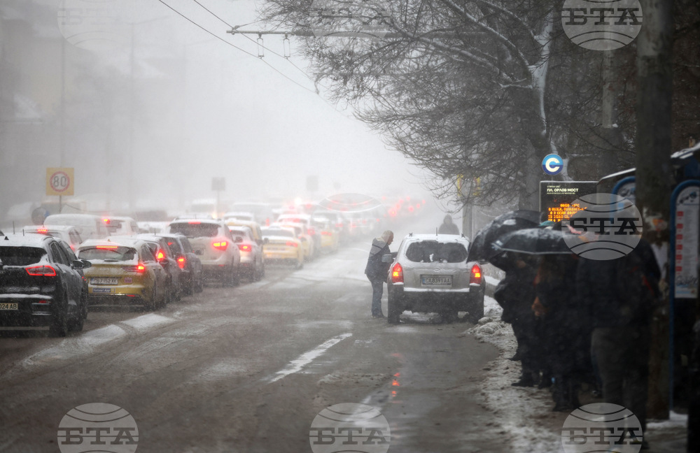 Столичната полиция призова шофьорите да не пътуват с автомобилите си заради зимната обстановка в града