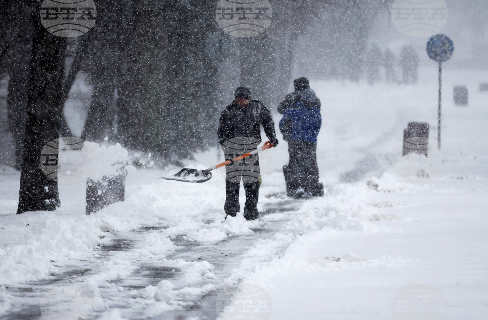 Нормална е пътната обстановка в София, градският транспорт изпълнява маршрутите си, съобщиха от Столична община