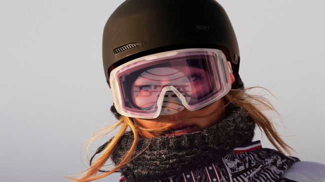 Олимпийската шампионка по сноуборд Клоуи Ким е под въпрос за Игрите в Италия заради падане на тренировка