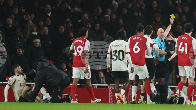 Мениджърът на Арсенал Артета защити Габриел Мартинели след инцидента с Конър Брадли от Ливърпул 