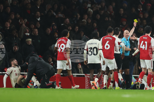 Мениджърът на Арсенал Артета защити Габриел Мартинели след инцидента с Конър Брадли от Ливърпул 