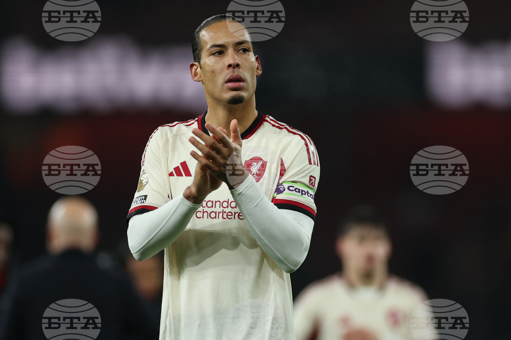 Капитанът на Ливърпул Върджил ван Дайк ще проведе нова среща с отбора