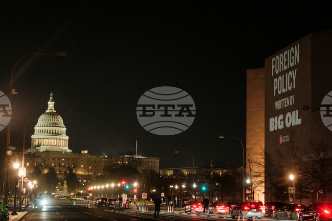 Projection Targets Trump Ahead of Venezuela Oil Talks