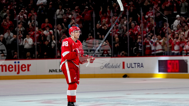 Патрик Кейн достигна границата от 500 гола в Националната хокейна лига при победата на Детройт над Ванкувър