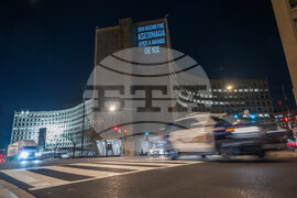 Activists Project Message Condemning ICE After Killing of Minneapolis Woman