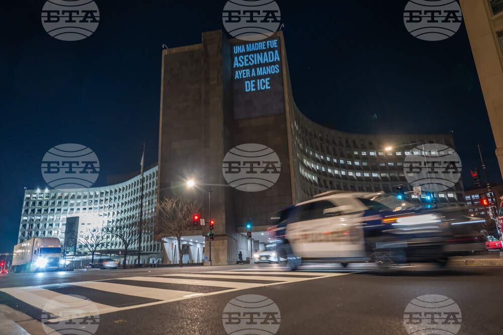 Activists Project Message Condemning ICE After Killing of Minneapolis Woman