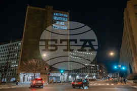 Activists Project Message Condemning ICE After Killing of Minneapolis Woman