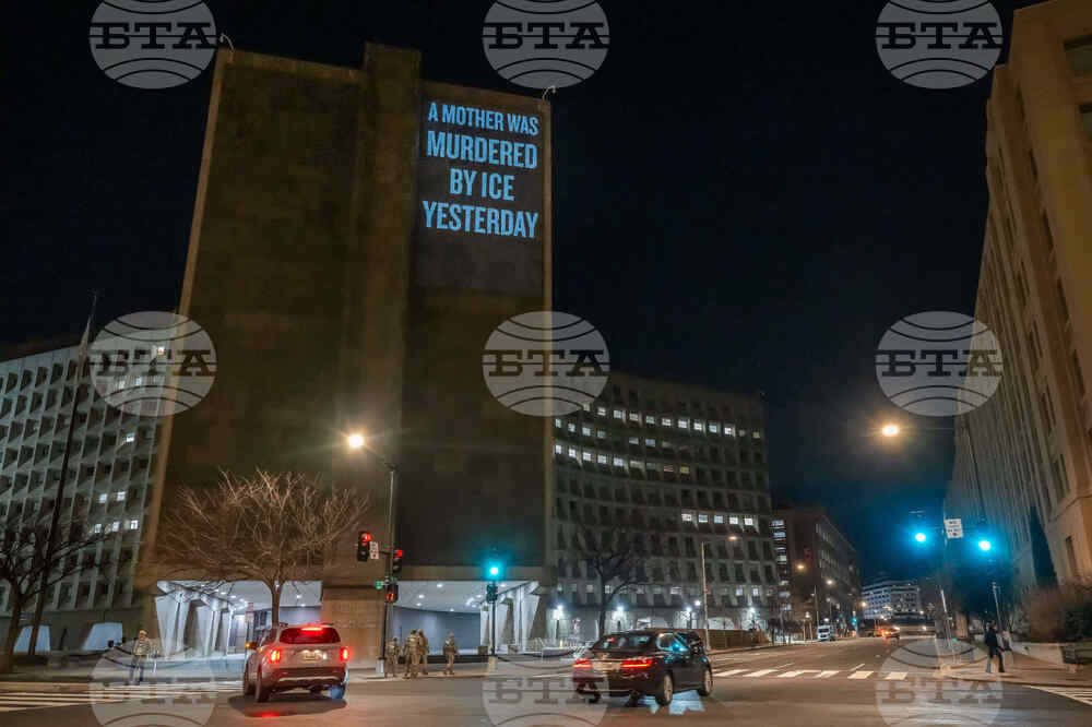 Activists Project Message Condemning ICE After Killing of Minneapolis Woman