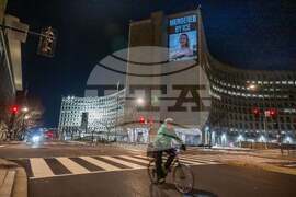 Activists Project Message Condemning ICE After Killing of Minneapolis Woman