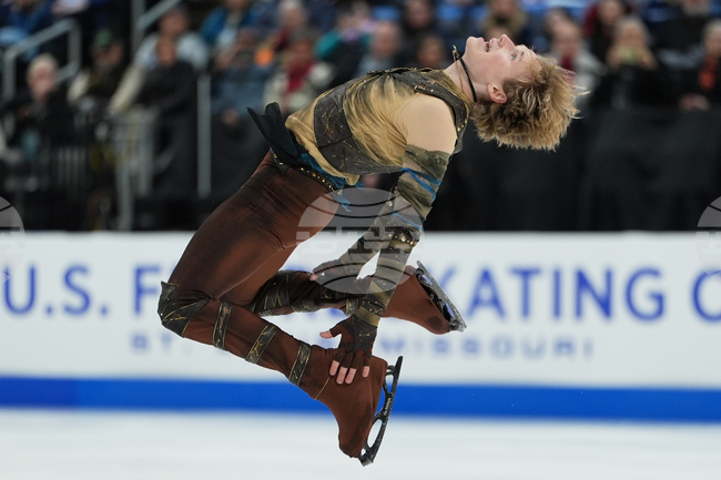 Фигуристът Иля Малинин изпълни безупречна кратка програма и направи голяма крачка към четвърта поредна титла в САЩ