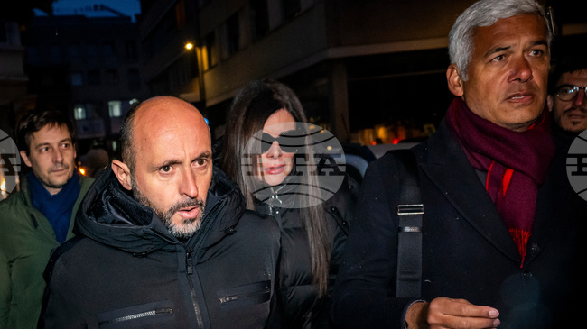 Съсобственикът на бара в Швейцария, в който избухна пожар в навечерието на Нова година, е задържан под стража за три месеца