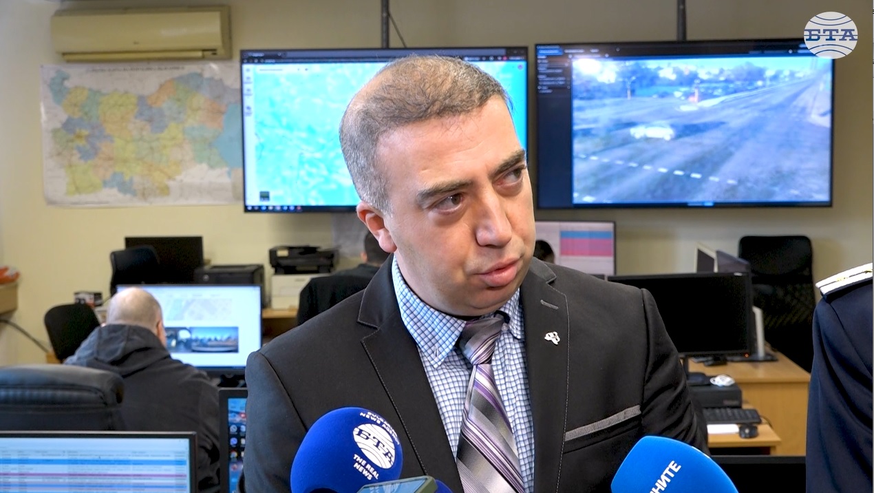 Всички пътища в страната са обезопасени, взети са мерки за мобилизация на почистващите фирми, каза Мирослав Ценов от АПИ