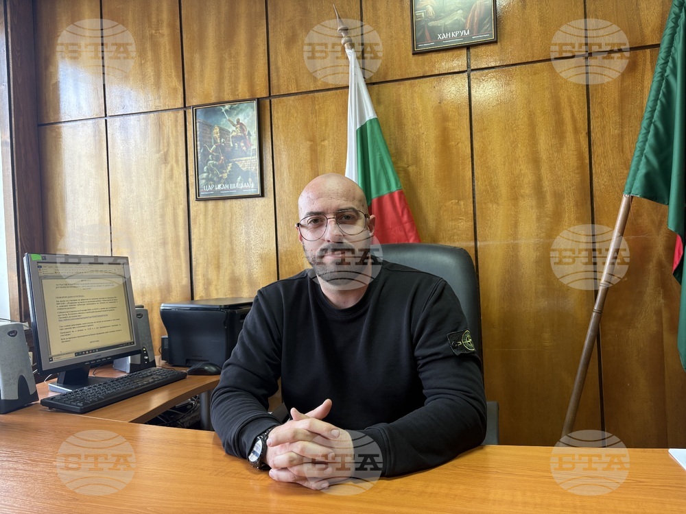 В самоковското село Бели Искър разплащанията се извършват нормално, все още в брой повече в левове