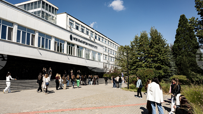 Нов български университет отличава млади политолози със стипендии за академични постижения и гражданска доблест