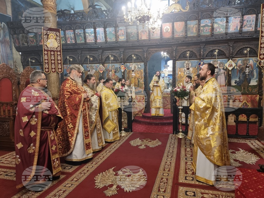 Сливен  - храм „Свети Димитър“ - заупокойна литургия