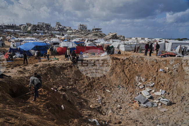 Трима души бяха убити в Газа при израелски обстрел, съобщиха местните здравни власти