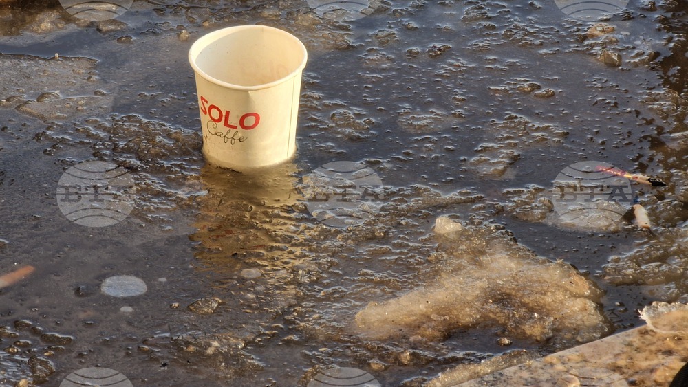 Букурещ осъмна като ледена пързалка; усложнена зимна обстановка в цяла Румъния