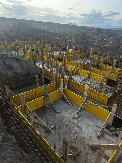 Напредва строителството на два социални дома в Тополовградско