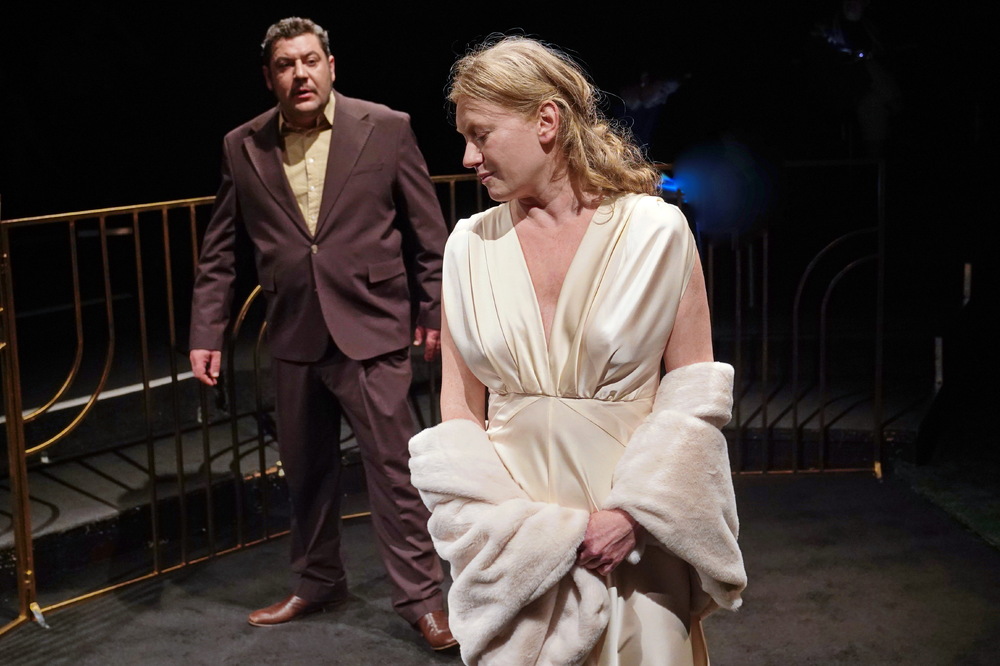 Тази вечер е премиерата на „Бул териер“ в Народния театър – две семейства, Париж и ДС