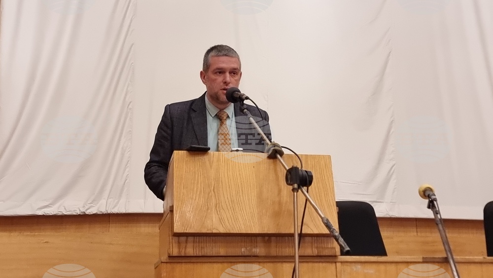 За първи път в историята на фестивала „Сурва“ ще бъдат връчени по три комплекта златни, сребърни и бронзови маски