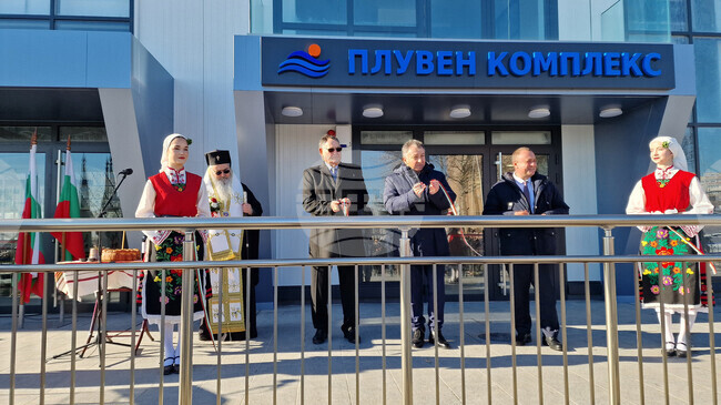 Плувният комплекс, открит в Шумен днес, е първият завършен по инвестиционната програма на общините