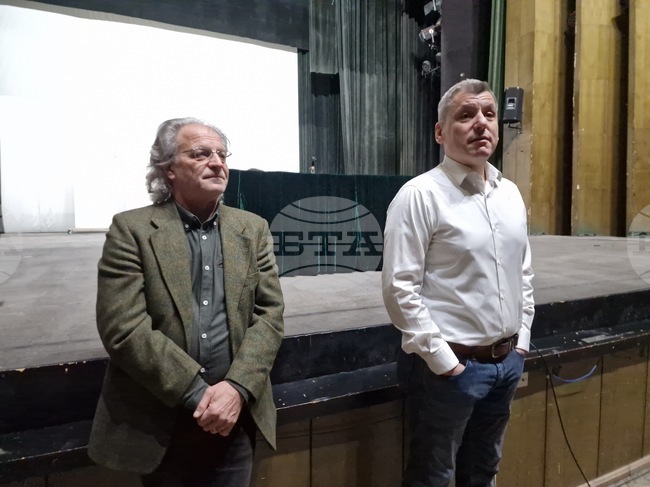 Новоназначеният директор на Великотърновския театър Ганчо Ганчев се срещна с новите си колеги в присъствието на Георги Султанов