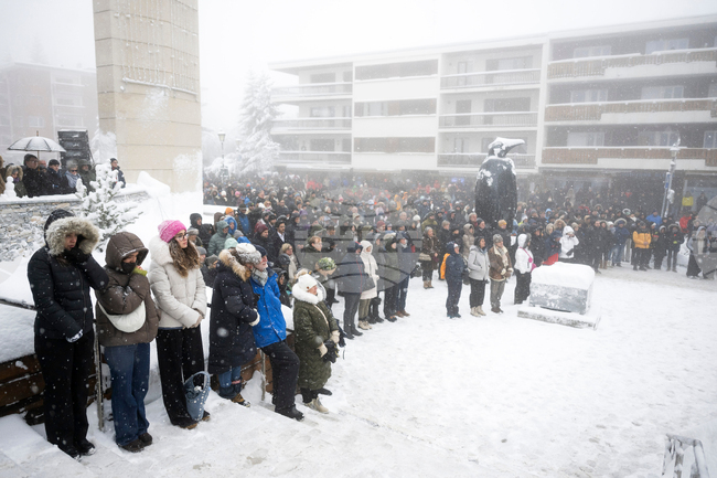 Пожар избухна в мемориала в памет на жертвите на пожара в бар в швейцарския ски курорт Кран Монтана