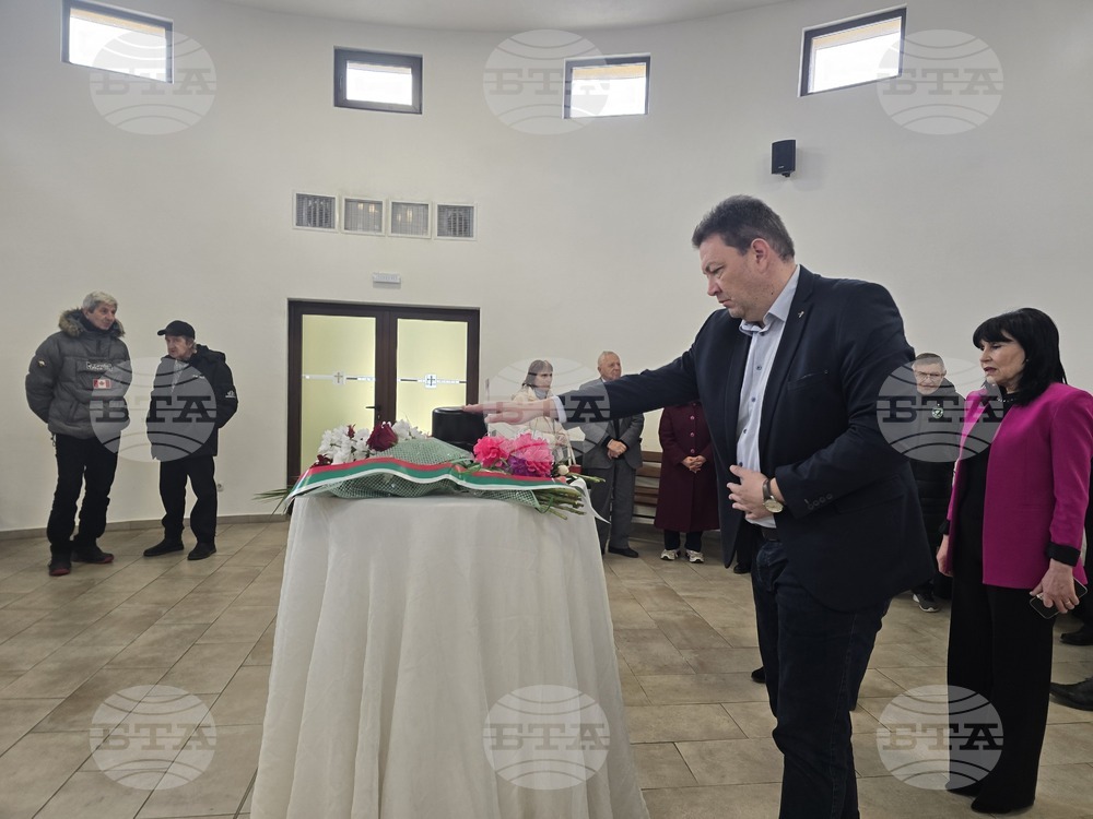 Петрич - гробищен парк - полагане на урната с праха на ветерана Димитър Аврамов