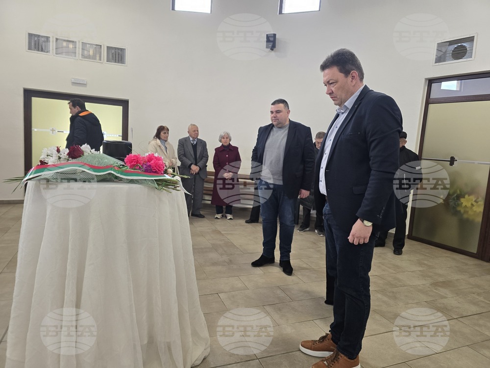 Петрич - гробищен парк - полагане на урната с праха на ветерана Димитър Аврамов