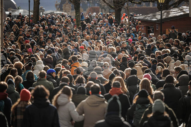 Швейцарската прокуратура разпита собствениците на бар "Констеласион" в Кран Монтана, в който на Нова година избухна пожар, причинил смъртта на 40 души