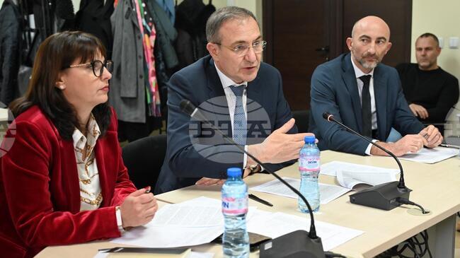 Социалният министър в оставка призова общините за пълна мобилизация в изпълнението на проектите за ремонт на домове за възрастни