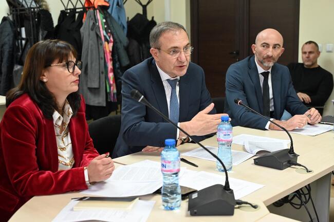 Министър Гуцанов призова общините за пълна мобилизация в изпълнението на проектите за ремонт на домове за възрастни