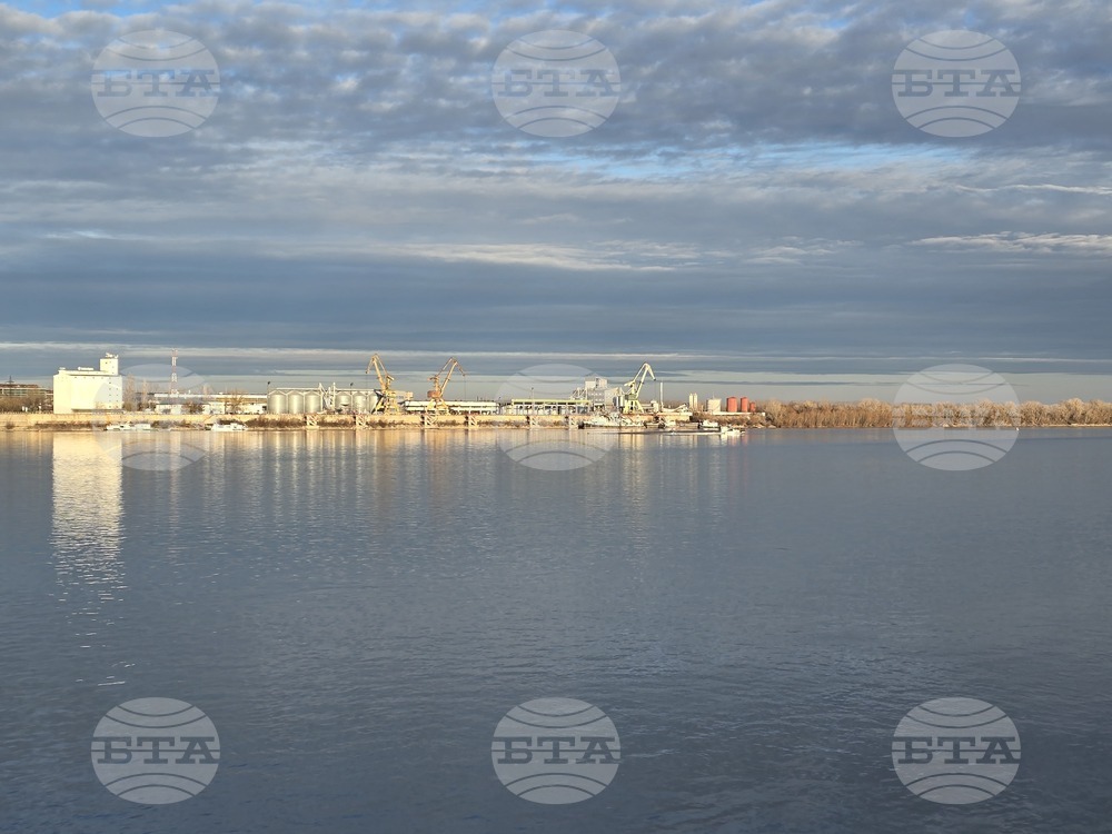 Няма отклонения от нормите за водите на река Дунав, казаха от МОСВ във връзка с потъналия румънски кораб