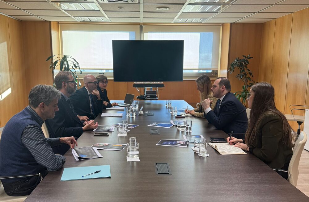 Аджерпрес: Министърът на здравеопазването на Румъния обсъжда с испански представители развитието на местното производство на лекарства и медицински консумативи