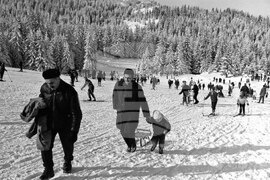 Георги Аспарухов-Гунди със сина си на Витоша