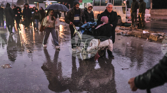 Сирийската армия твърди, че е поела контрола над квартал "Шейх Максуд" в Алепо; кюрдските сили обаче отричат това 