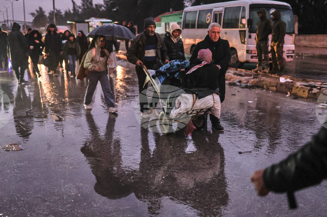 Сирийската армия твърди, че е поела контрола над квартал "Шейх Максуд" в Алепо; кюрдските сили обаче отричат това 