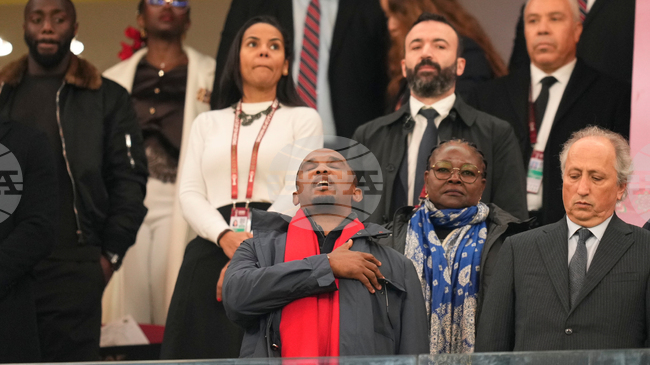 Президентът на Камерунската футболна федерация Самюел Ето'о беше глобен с 20 хиляди долара и наказан за четири мача заради неприлични действия