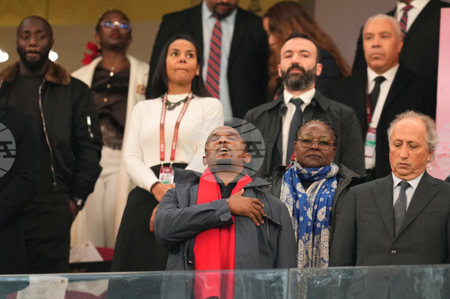 Президентът на Камерунската футболна федерация Самюел Ето'о беше глобен с 20 хиляди долара и наказан за четири мача заради неприлични действия