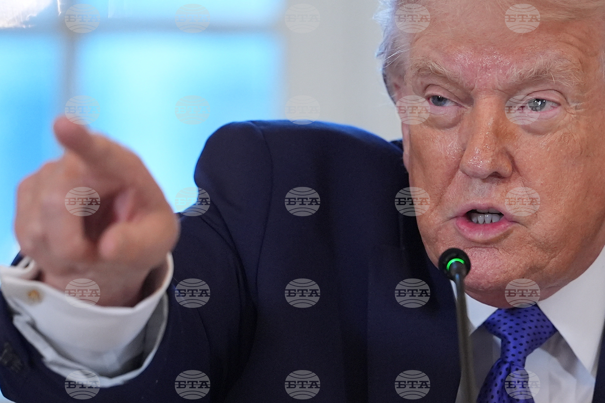 Тръмп: 8 европейски държави ще бъдат обложени с мита от 10% за това, че се противопоставят на контрола на САЩ над Гренландия