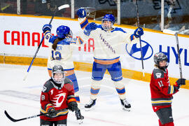 PWHL Goldeneyes Charge Hockey